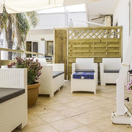 Le Palme Guest House Racale Exterior photo