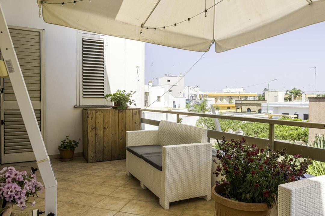 Le Palme Guest House Racale Exterior photo
